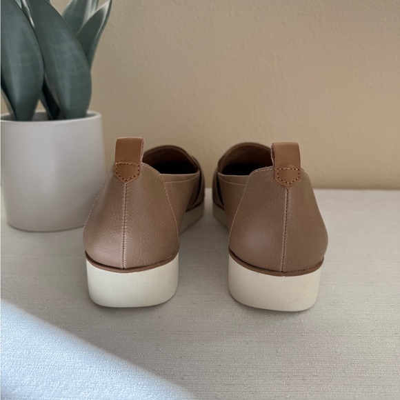 New Dr.Scholl’s Light Brown Reptile Faux Leather Slip-On Loafers w/White Soles - Picture 7 of 11